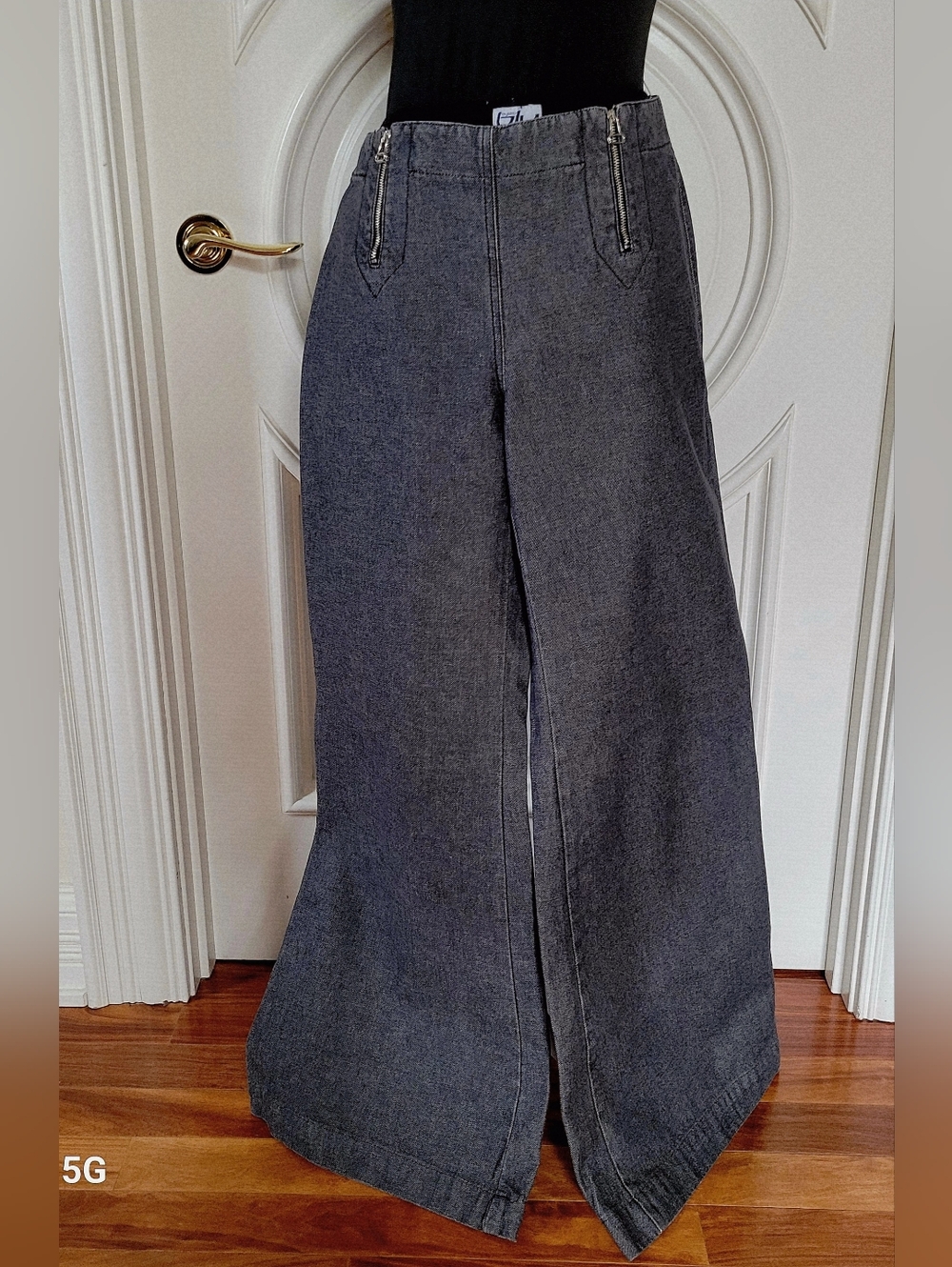 Wide Leg Split Hem Jeans in Washed Black